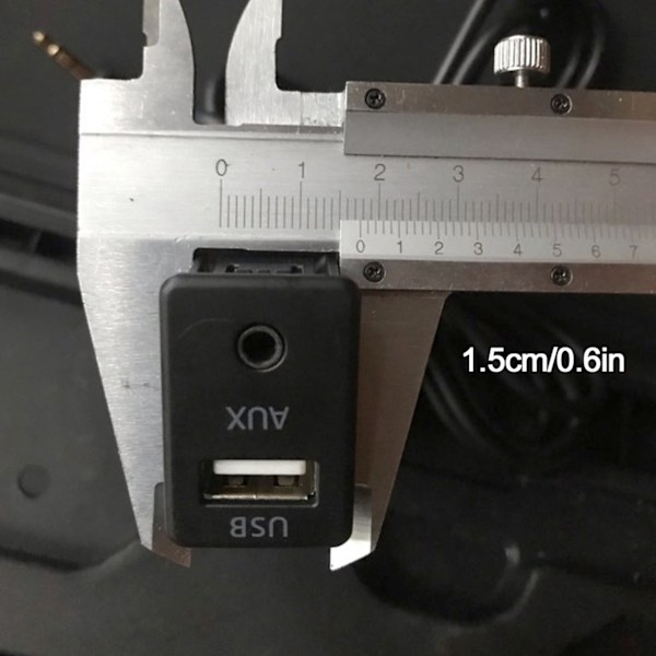 3,5 mm AUX-forlængerkabeladapter, indbygget USB-port, hovedtelefonstik, panelmontering til bil, båd