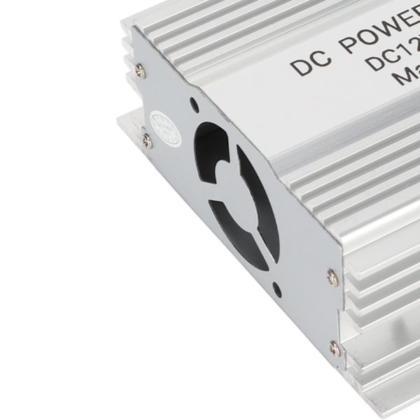 DC 12V till 24V Bilförstärkare 15A 360W Aluminiumlegering Hus DC 12V till 24V Säker Stabil DC Strömförstärkare för Bil Lastbil
