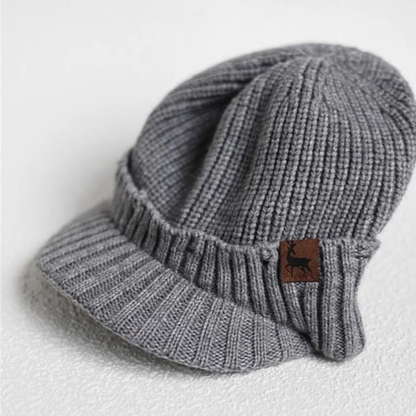 Varm tekstureret ridehat med foldbar skygge, åndbart strikket design, ideel til mode og udendørs eventyr, sort