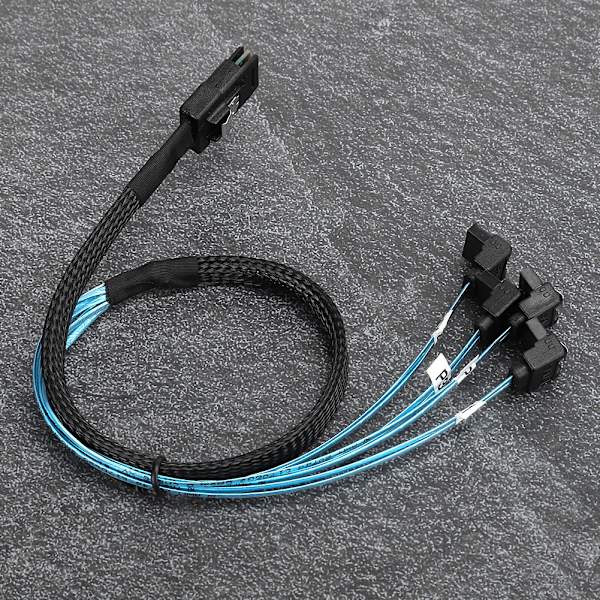 Harddisk kabel computer tilbehør server kabel Mini SAS 36-pin til 4SATA 90° 0,5 meter