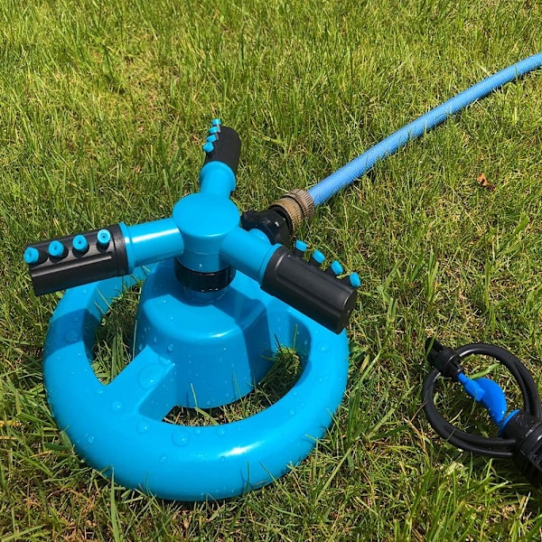 Sprinklersystem, Automatisk trädgårdsbevattning med roterande grässprinkler 360 grader, säkerställer effektiv bevattning för utomhusbruk