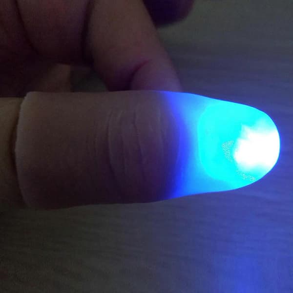 LED Fingerlysringe Glød Magisk Finger Blinkende Nærbillede Fingertrick
