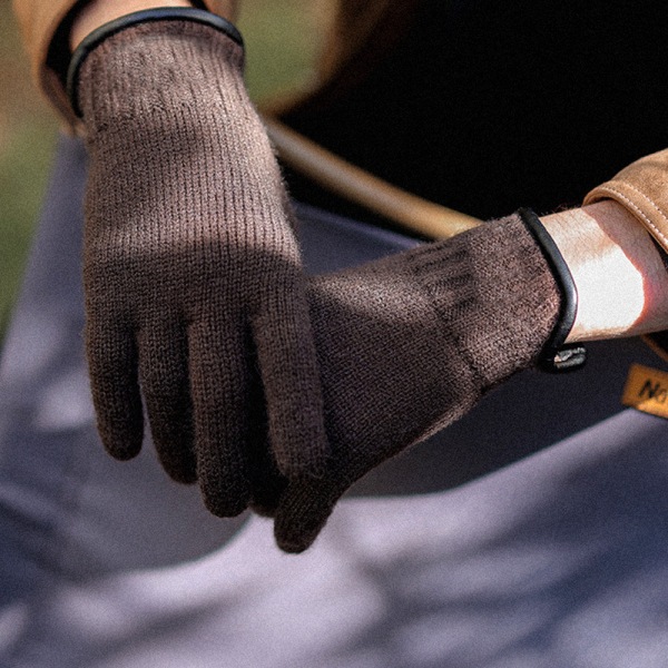 Ta tag i fleecevarma Damhandskar Stickade varma handskar med pekskärm