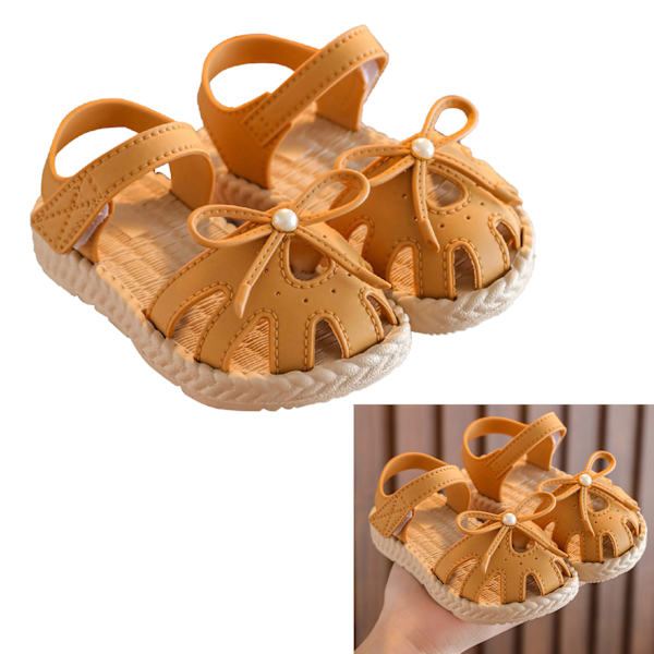 Små piges sandaler bløde skridsikre såler lukket tå søde lette små børns sommersko brune omkring 13,5 cm i 22 yards
