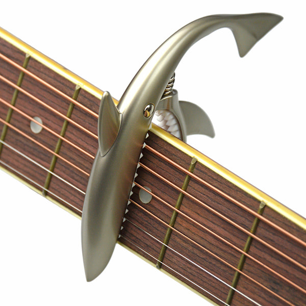 Shark Capo, Akustisk Gitarrtillbehör, Unik Design Säkerställer Inget Bandrassel, Hållbar Capo För Stränginstrument, Lätt Att Använda Med Högkvalitativ Finish,
