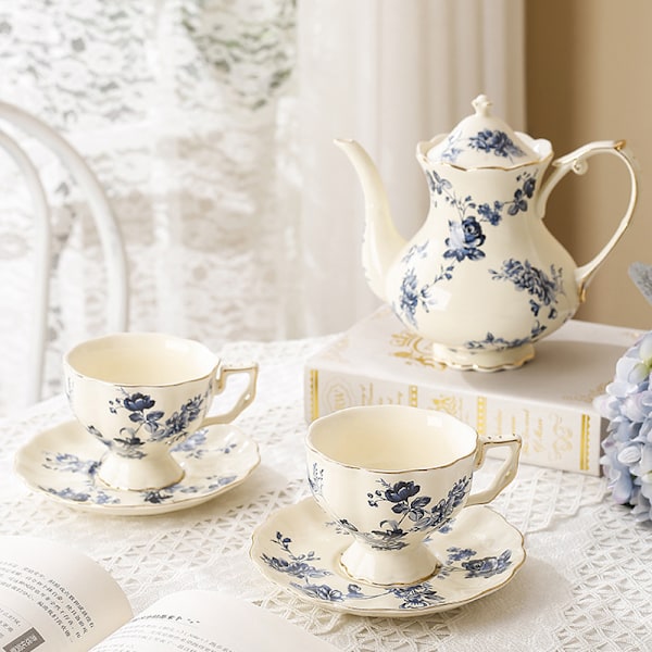Te-kopp & fat för älskare av blommiga kaffekoppar, engelskt porslin, benporslinskänsla, 200 ml, kronbladsformad kant ger en touch av elegans, bröllopspresent,