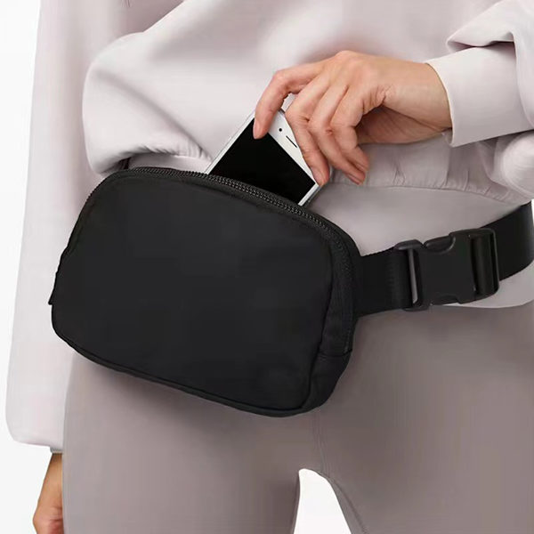 Ulkoilun urheilukuntoilun crossbody-vyölaukku - Musta