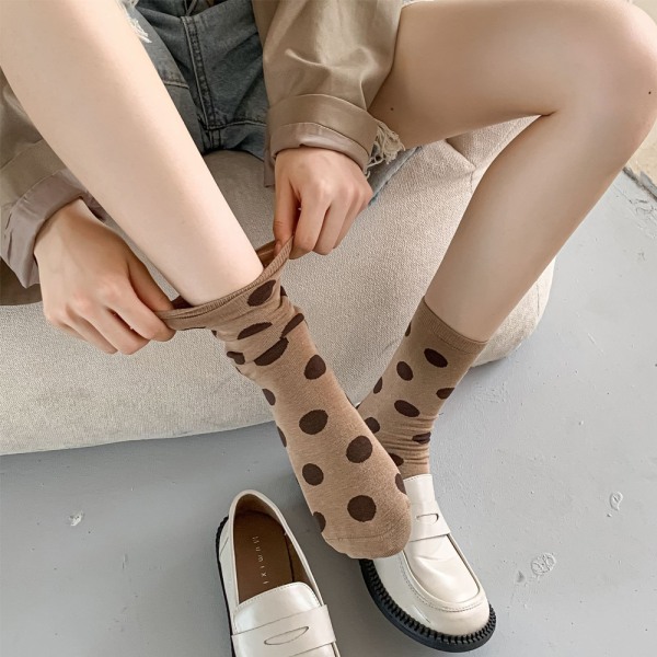 Medelstrumpfållade strumpor, nya prickiga mönster för att bäras Polka-dot khaki