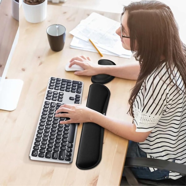 Handledsstödset i Memory Foam: Smärtlindring, Ergonomisk Design, Halkfri Botten, Vattenresistent Yta för Kontor & Gaming