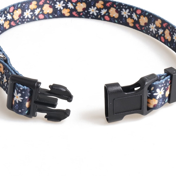 Anpassat valphalsband, justerbart hundhalsband för små till medelstora husdjur, slitstarkt säkerhetsspänne, kraftigt, svart med livfull blomdesign