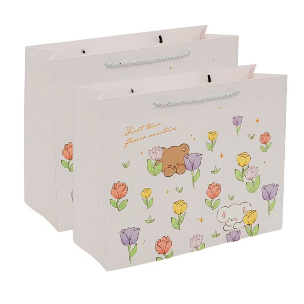 2 st presentpåsar för baby, presentpåse i papper för nyfödd, baby, presentinslagning babyshowerpåse