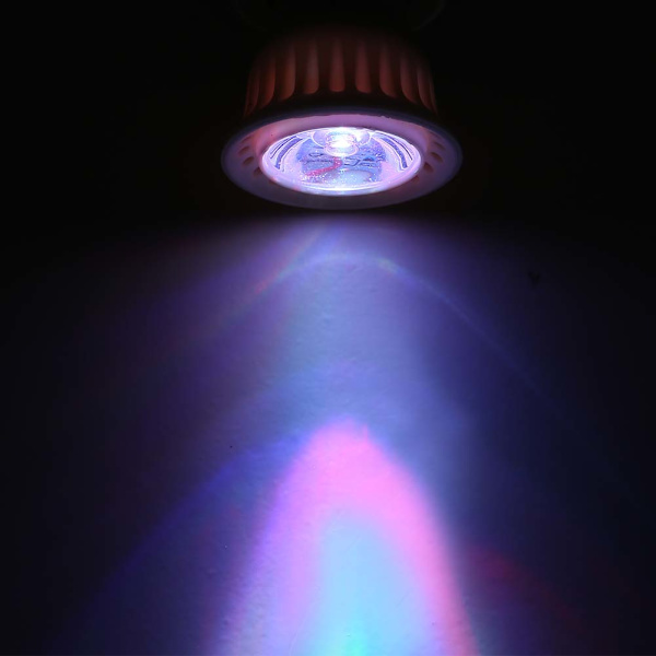 3W E27 10-färgad LED RGB magisk ljuskälla   24-tangenters fjärrkontroll med minnesfunktion