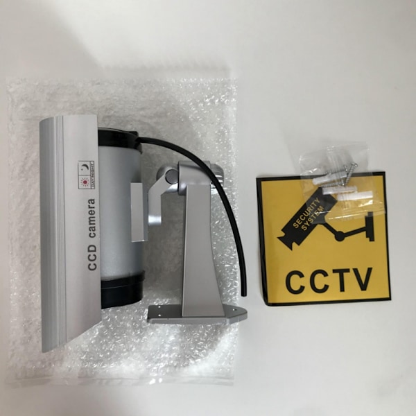 Solcellsdriven Falsk Säkerhetskamera, Silver, Högkvalitativ Plastkonstruktion, Enkel Att Installera För Inom- och Utomhusbruk, Övertygande LED-lampor