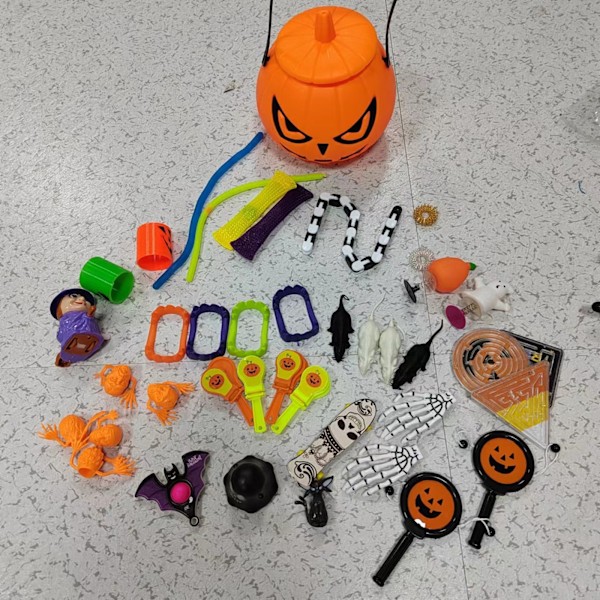 Halloween Magic, Oändligt Kul Halloween Högkvalitativt Plastmaterial, 41 st Klassrumspriser Bred Användning Bulk Halloweenleksaker