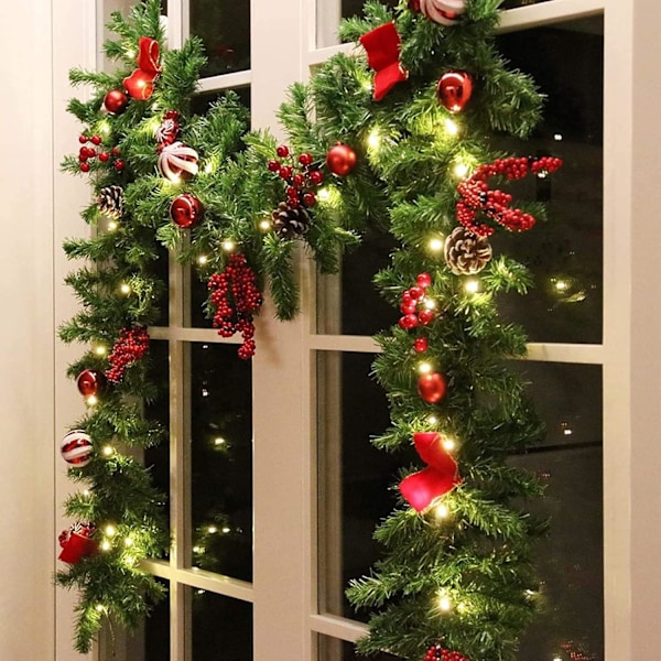 Julgirlangsdekoration, batteridriven belyst girlang för inomhus- och utomhusdekor, klassisk julscen med tallkottar och röda bär