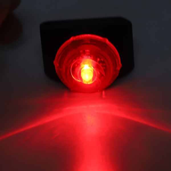 Lemmikkien LED-riipusvalo Vedenpitävä Kirkas Yöturvallisuus Varoituslamppu Kiinnitä Kauluksiin Koiran Tarvikkeet (Punainen valo)