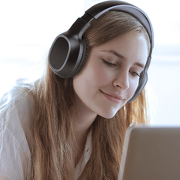Skäm bort dig med det finaste ljudet med våra Bluetooth V5.3 Over-Ear-hörlurar, som kombinerar oöverträffad ljudkvalitet och oförglömlig design