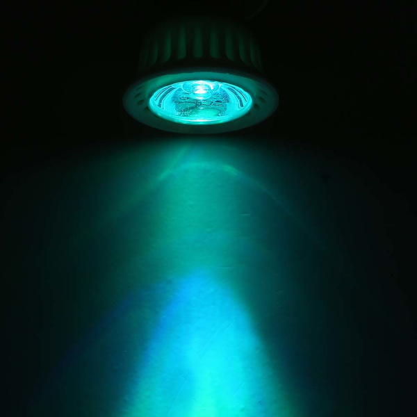 3W E27 10-färgad LED RGB magisk ljuskälla   24-tangenters fjärrkontroll med minnesfunktion