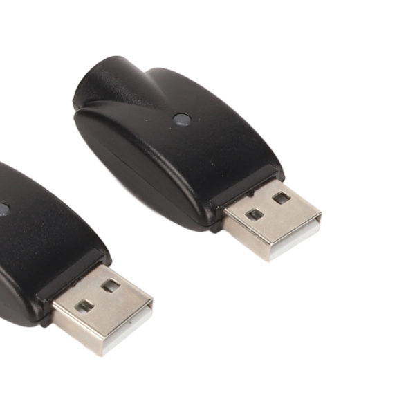 Älykäs USB-laturi USB-sovittimelle LED-ilmaisimella Älykäs ylikuormitussuoja Musta