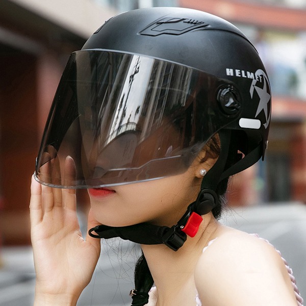 Hjälm med snabbspänne, justerbar rem elektrisk motorcykelhjälm med genomströmningsventilation för optimal körupplevelse