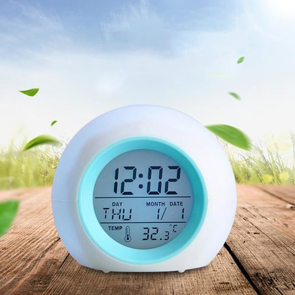 Digital Väckarklocka med Multifunktionsdisplay, 7 Färgers Nattlampa, Temperaturdetektering, Snooze-funktion, Lätt att Ställa In, Batteridriven, Stilren