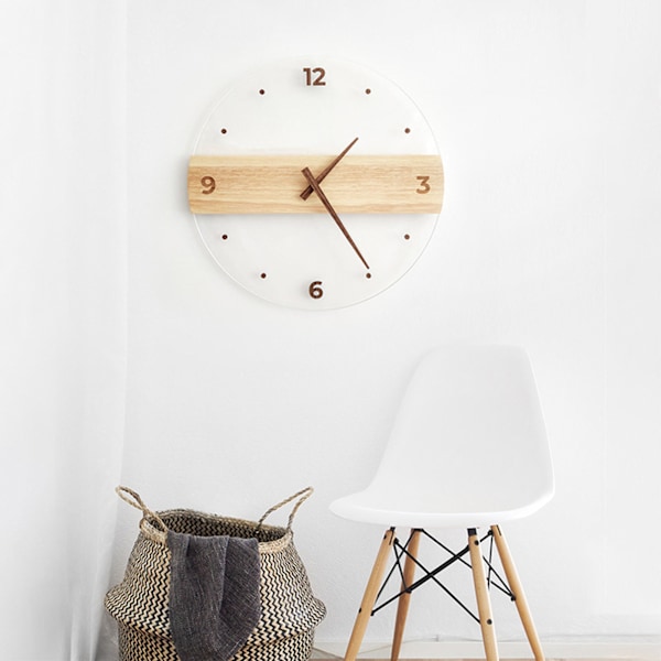 Minimalistisk Design Väggklocka, Stilfull Heminredning Med Synligt Trä Och Tyst Icke-Tickande Mekanism