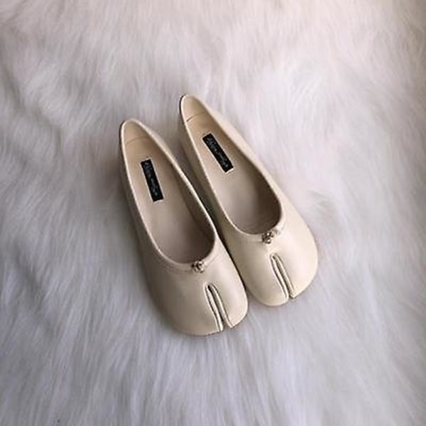 Tabi Ninja Skor Kvinna Mikrofiber Läder Bekväma plattor Delad tå Tofflor Mjuk botten Loafers Rejäla shorts dammockasiner 35-40 white flats 6.5