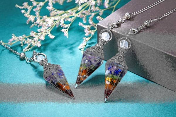 Chakra Crystal Pendel Hexagonal Reiki Healing Crystal Points Ädelsten Dowsing Pendel för spådom Scrying Wicca Chakra