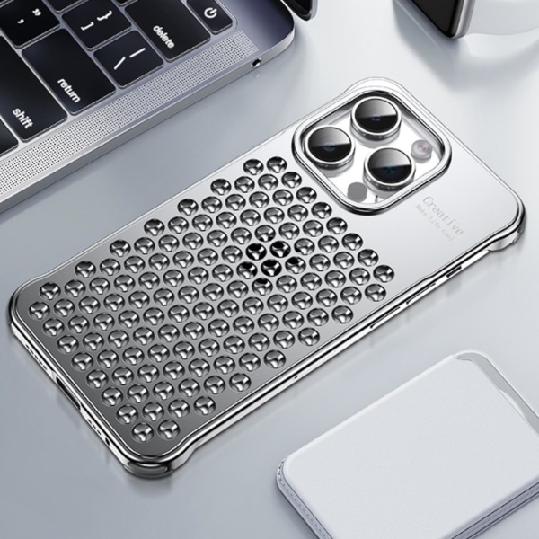 Case i metall kompatibelt med Iphone 15 Pro Max, ramlös aluminiumlegering ihålig fyra hörn stötsäker cover Silver For iPhone 15 Pro Max