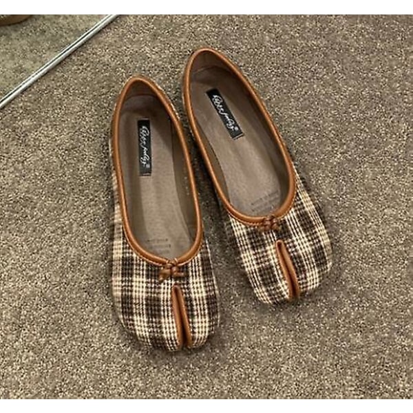 Tabi Ninja Skor Kvinna Mikrofiber Läder Bekväma plattor Delad tå Tofflor Mjuk botten Loafers Rejäla shorts dammockasiner 35-40 brown grid 6.5