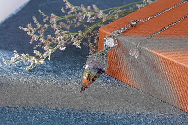 Chakra Crystal Pendel Hexagonal Reiki Healing Crystal Points Ädelsten Dowsing Pendel för spådom Scrying Wicca Chakra