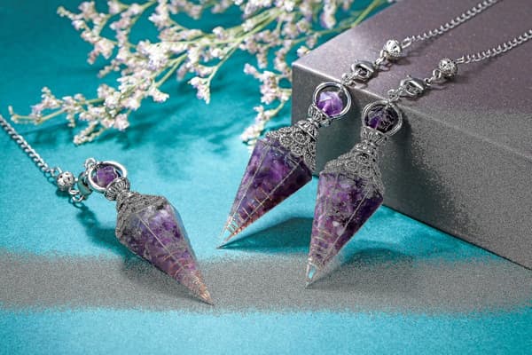 Chakra Crystal Pendel Hexagonal Reiki Healing Crystal Points Ädelsten Dowsing Pendel för spådom Scrying Wicca Amethyst