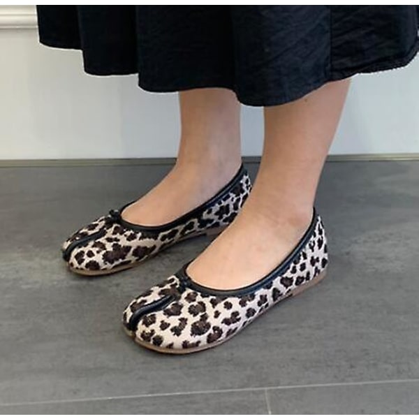 Tabi Ninja Skor Kvinna Mikrofiber Läder Bekväma plattor Delad tå Tofflor Mjuk botten Loafers Rejäla shorts dammockasiner 35-40 leopard flats 6.5