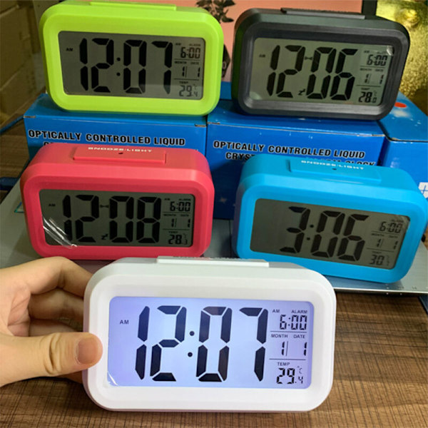 Smart Digital Väckarklocka med Datum och Temperatur Snooze-knapp Ovanpå, Batteridriven Rektangulär Bordsklocka med Nattlampa