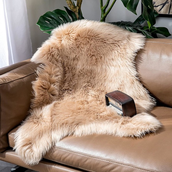 Fuskpäls Mattor, Fårskinnsmatta, Mjuk Luddig Matta för Sovrum Soffa Golv, 60 x 90 cm, Oregelbunden Form, Ljusbrun Light beige