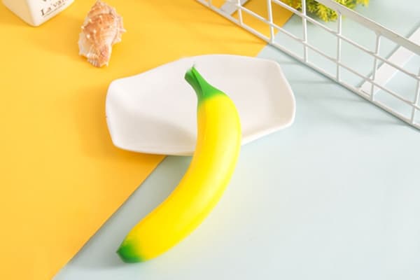 Förpackning med banan-squishy-leksaker, stresslindrande stretchig bananleksak, sensoriska fidget-leksaker för barn