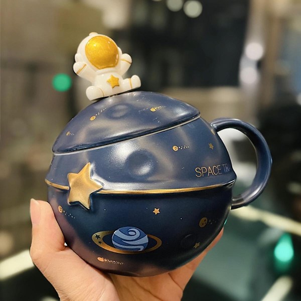 SSRGV Astronaut Kopp Rymd Präglad Planet Kopp, Söt Keramisk Kaffekopp, Nyhet Kopp med Lock och Sked för Kaffe, Te, Mjölk (Mörkblå)-Xin
