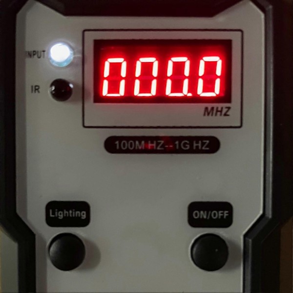 Fjernbetjenings nøgle infrarød frekvenstester 100M HZ til 1G HZ højpræcision digital display nøglebrik frekvenstester - Xin