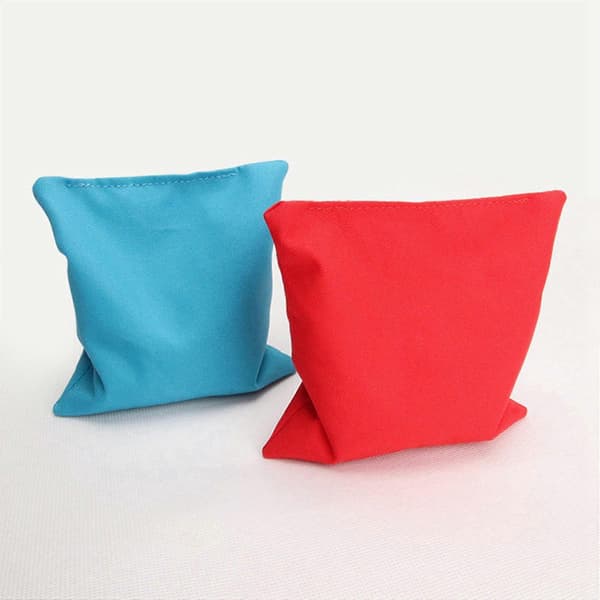 32 kpl minipapupusseja Cornhole-heittopelisetti ulkoiluun perheen hauskanpitoon Red&blue