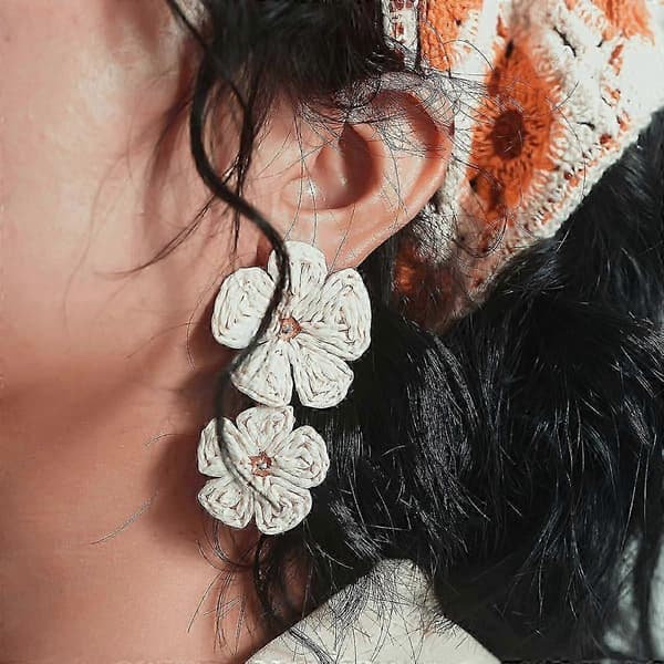 Boho Statement Blomster Raffia Dangle Drop Øreringe, Håndvævede Lette To Blomster Øreringe til Kvinder, Sommertøj, 2,5 Tommer, Stolpebaglukning