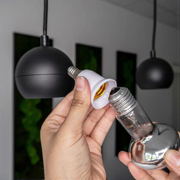 E14 til E27 lampebaseadapter i hvit - 4x lampeadaptere for å konvertere en E27-lampe til en E14-base - Sett med 4 omformere for LED- og glødelampeba