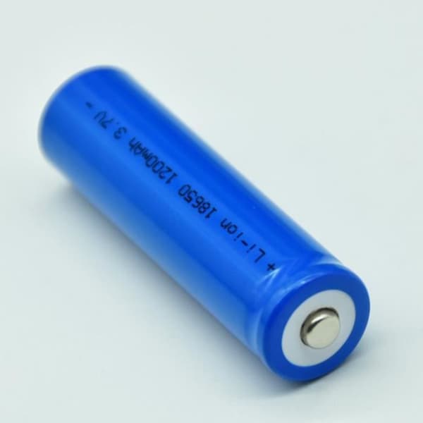 4 OPPLADBARE BATTERIER 18650 3.7V 1200mAh Li-ion