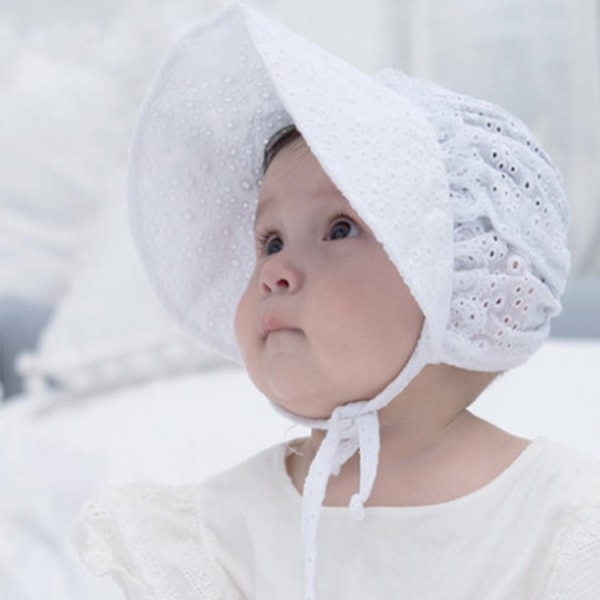 Hvit babyjente solhatt med bred brem, pustende prinsesse-stil