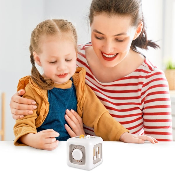 1 söt interaktiv sensorisk leksak med strömbrytare, lämplig för pojkar och flickor, robust bärbar upptagen kub