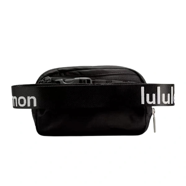 Lululemon Everywhere -vyölaukku, musta, Wordmark-hihnalla naisille, miehille ja unisex-käyttöön, musta