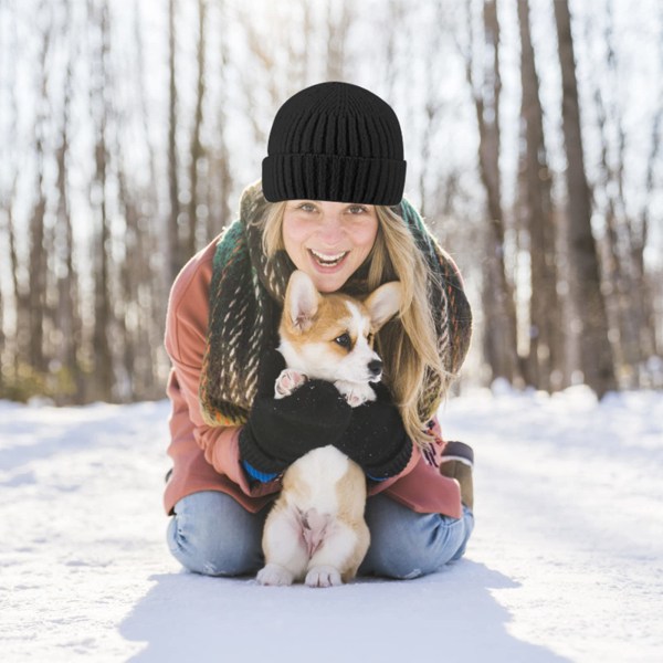 1 sort neutral beanie strikket hue