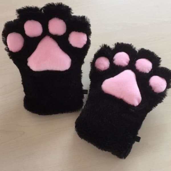 Pigernes vinterhandsker, tykke og søde, med åbne fingre, med et tegneseriemønster[J]