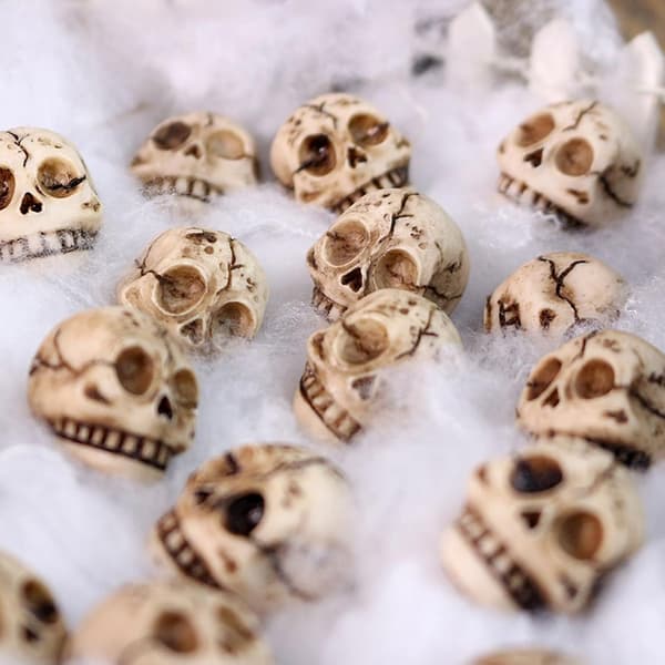 Mini kranier, sæt med 20 dele, Halloween harpiks-pranklegetøj, kraniefigurer (J)