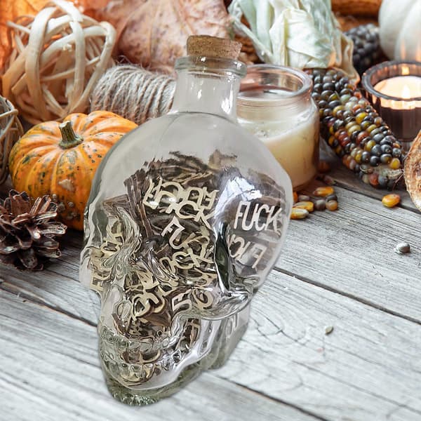 Glasprydnadsburk med lock för Halloween-pyssel och presenter