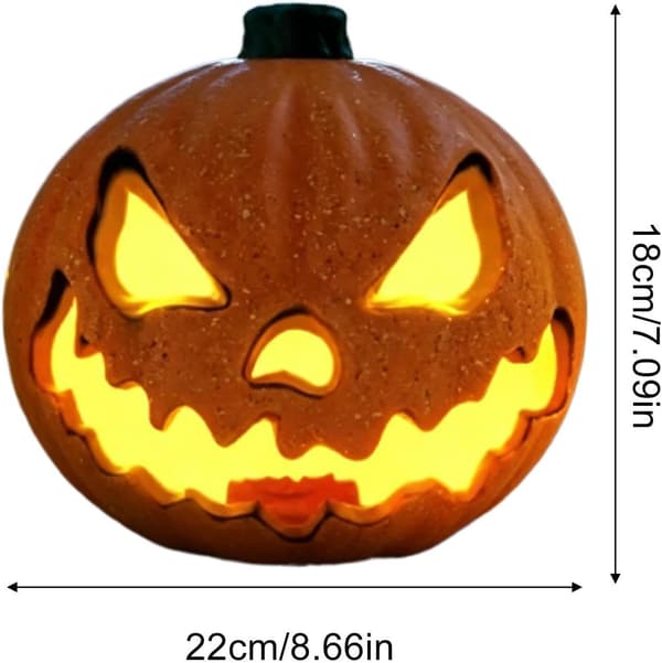 Festlig udendørs dekoration af lysende græskar til Halloween (J)